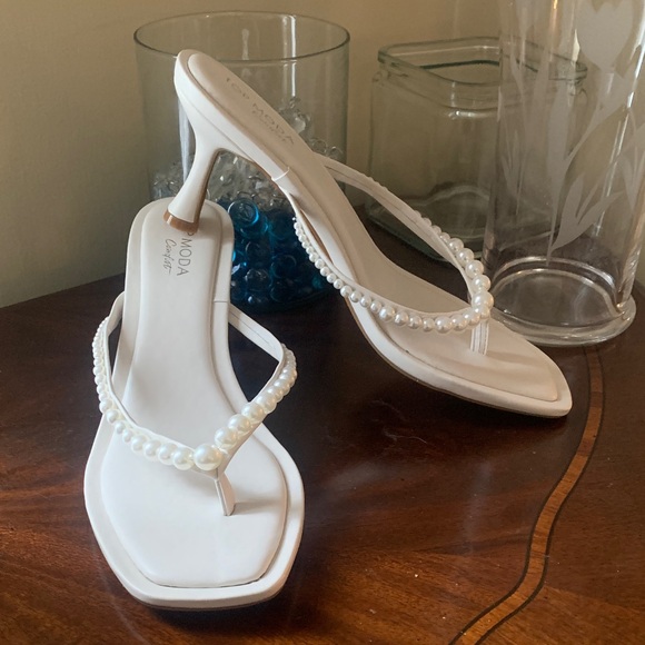 TOP Moda Pearl-Trim White Slide Sandals - Picture 4 of 9